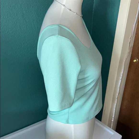 Crop Top - Medium - Picture 3 of 4